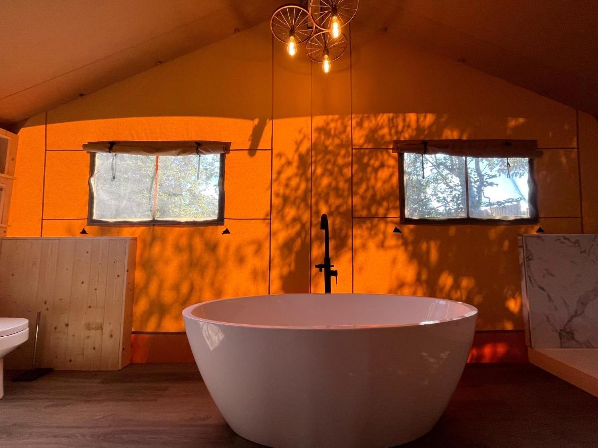 Aladdin Safari Tent Tenby Esterno foto