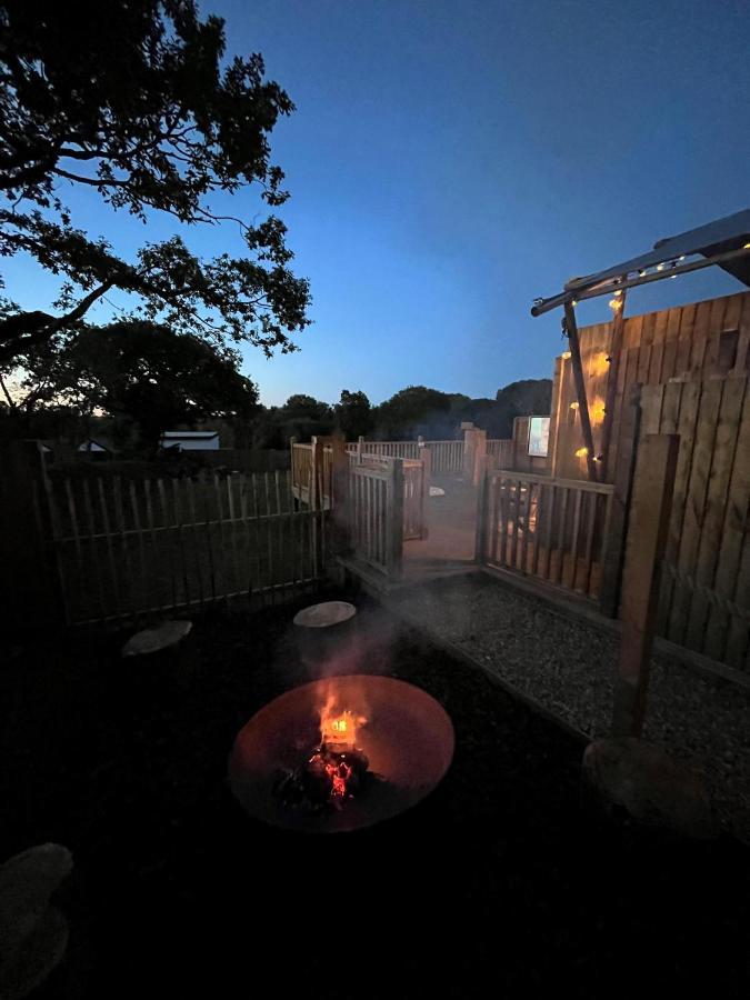 Aladdin Safari Tent Tenby Esterno foto